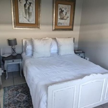 Stonehenge Cottage Oudtshoorn Buitenkant foto