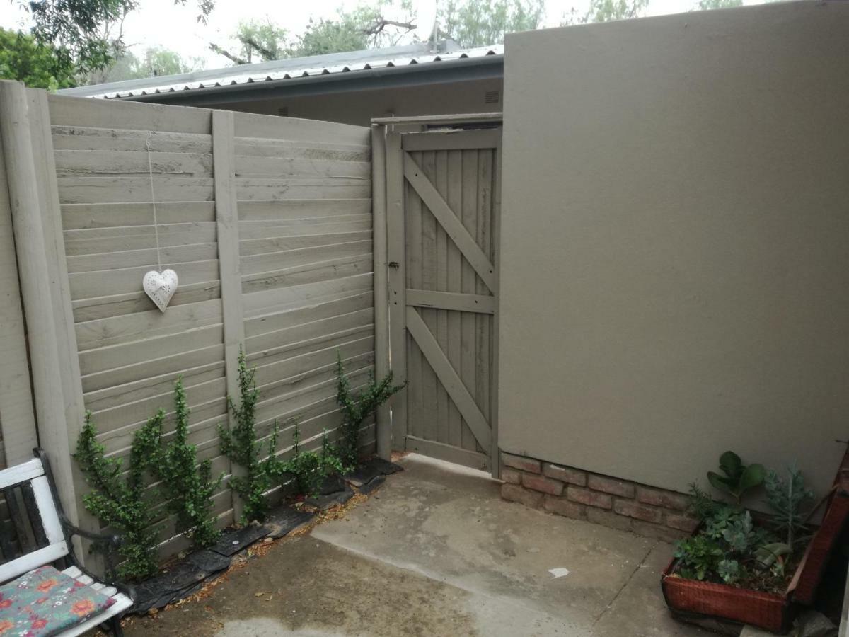 Stonehenge Cottage Oudtshoorn Buitenkant foto